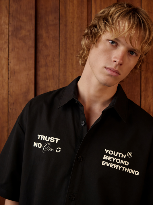 TRUST NO ONE OVERSIZED UNISEX SHIRT
