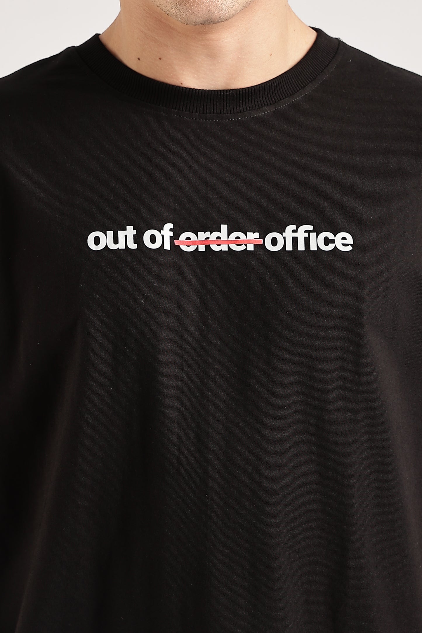 OUT OF OFFICE OVERSIZED T-SHIRT