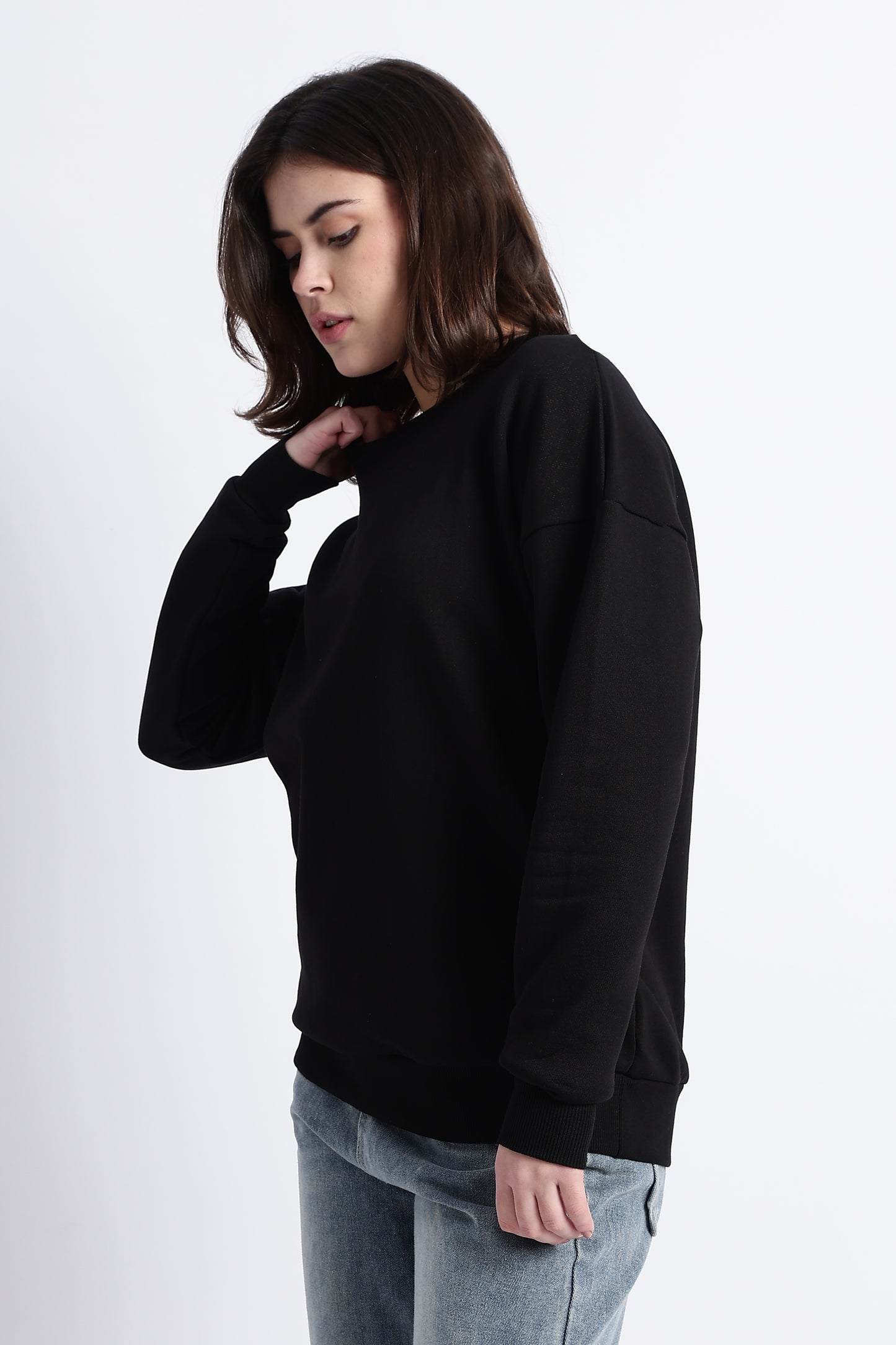BLACK OVERSIZED SWEATSHIRT
