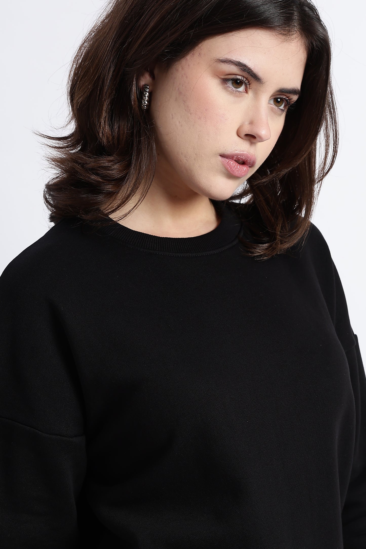 BLACK OVERSIZED SWEATSHIRT
