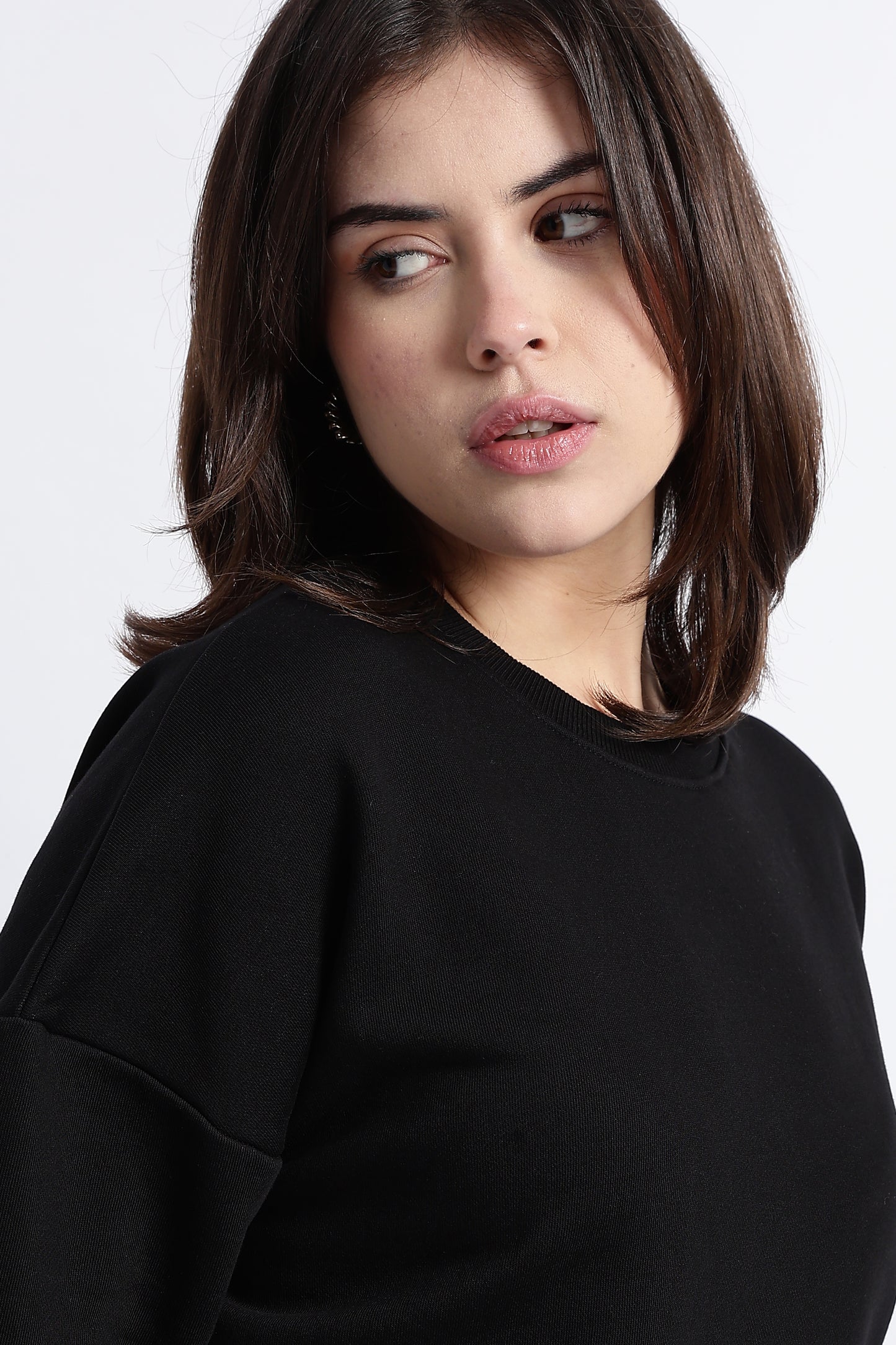 BLACK OVERSIZED SWEATSHIRT