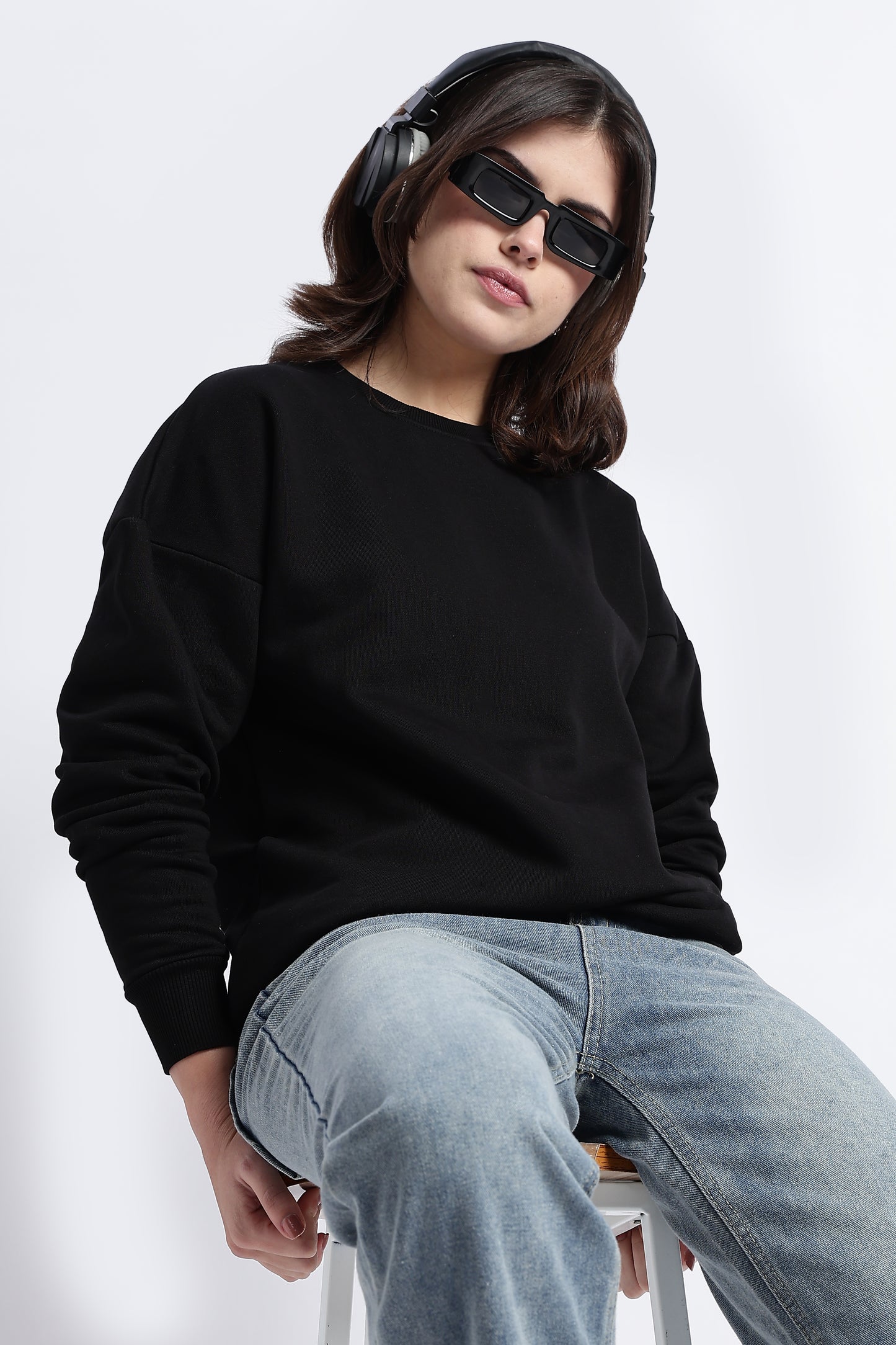 BLACK OVERSIZED SWEATSHIRT
