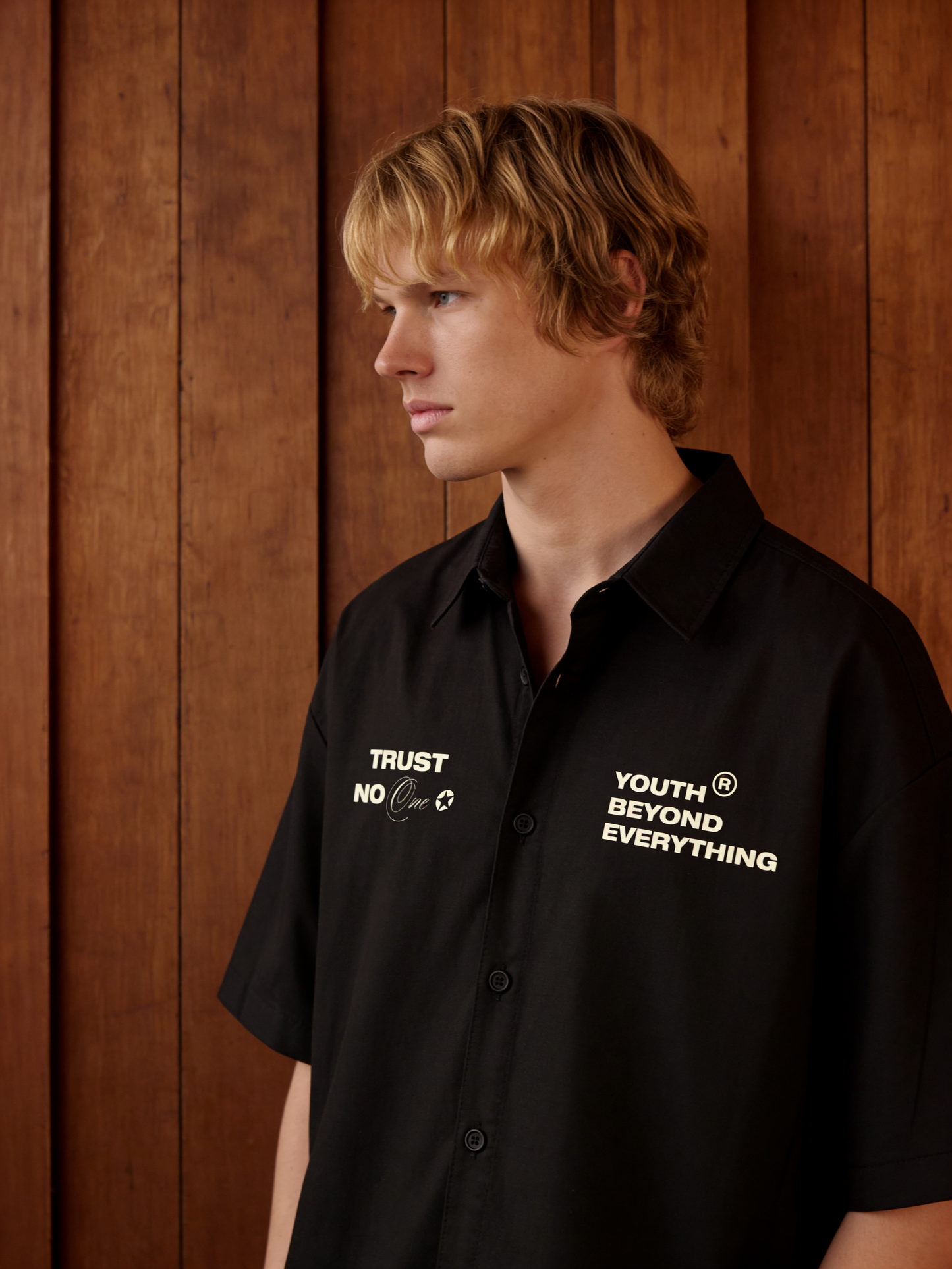 TRUST NO ONE OVERSIZED UNISEX SHIRT