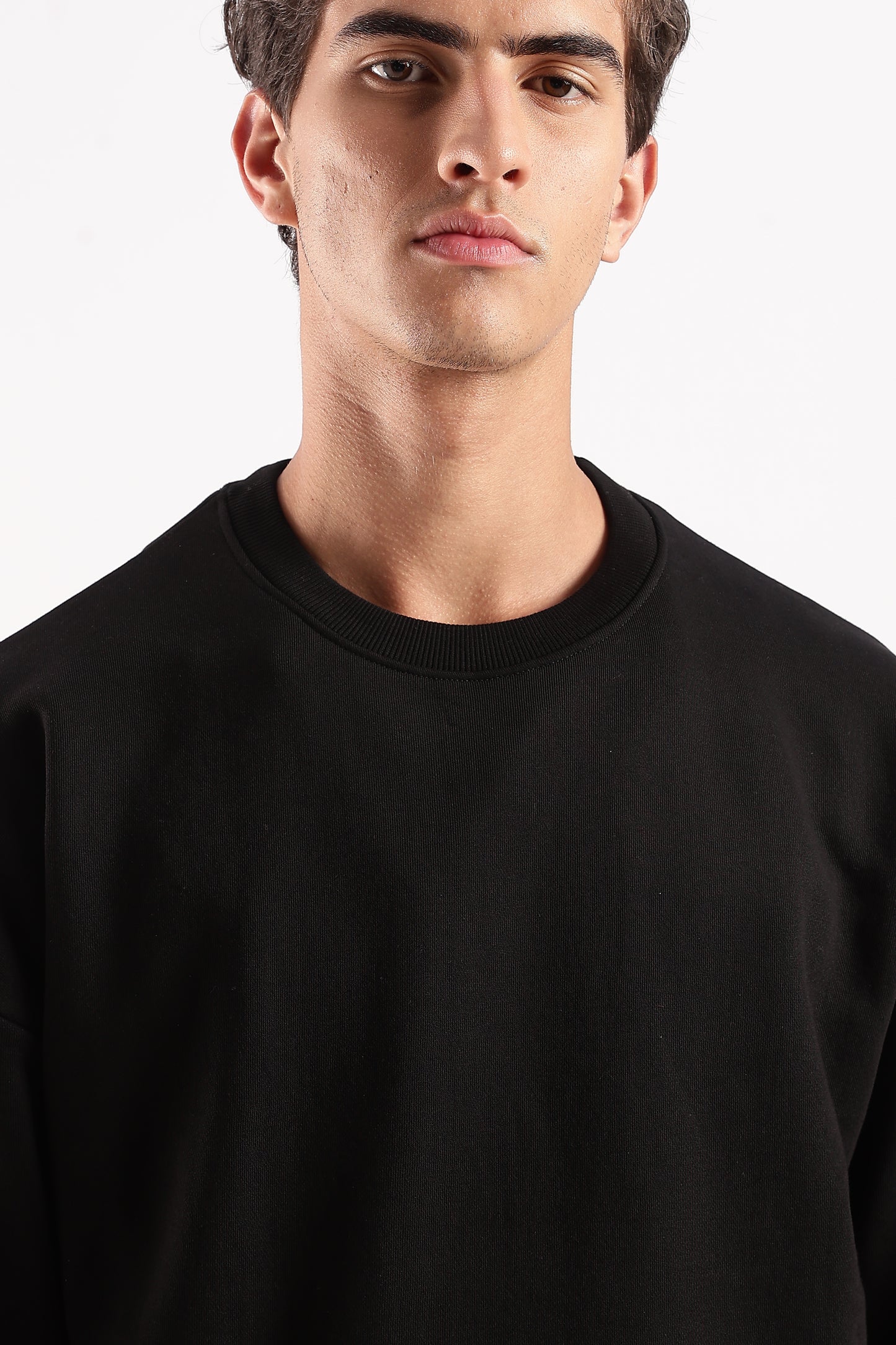 BLACK OVERSIZED SWEATSHIRT