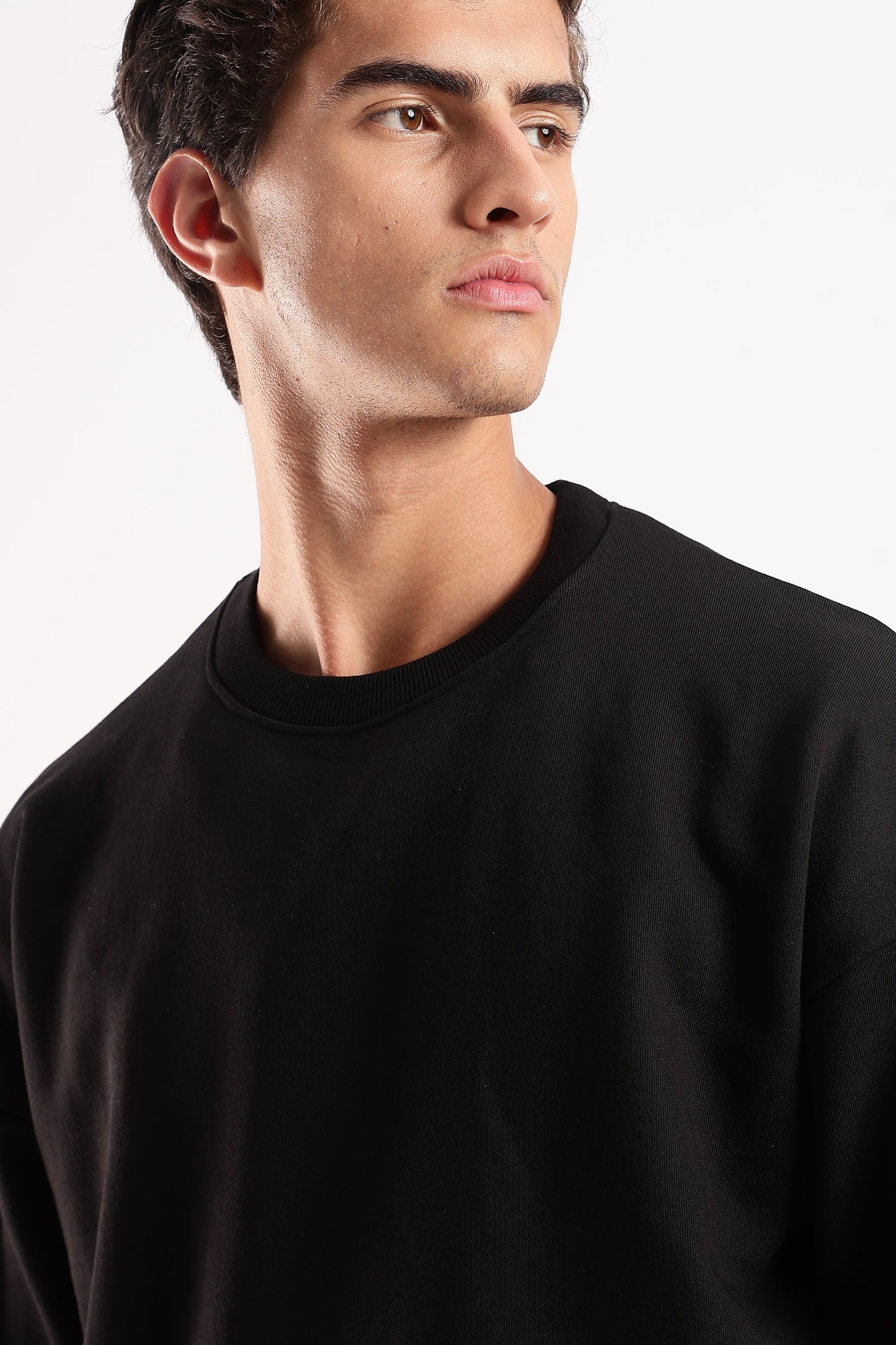 BLACK OVERSIZED SWEATSHIRT