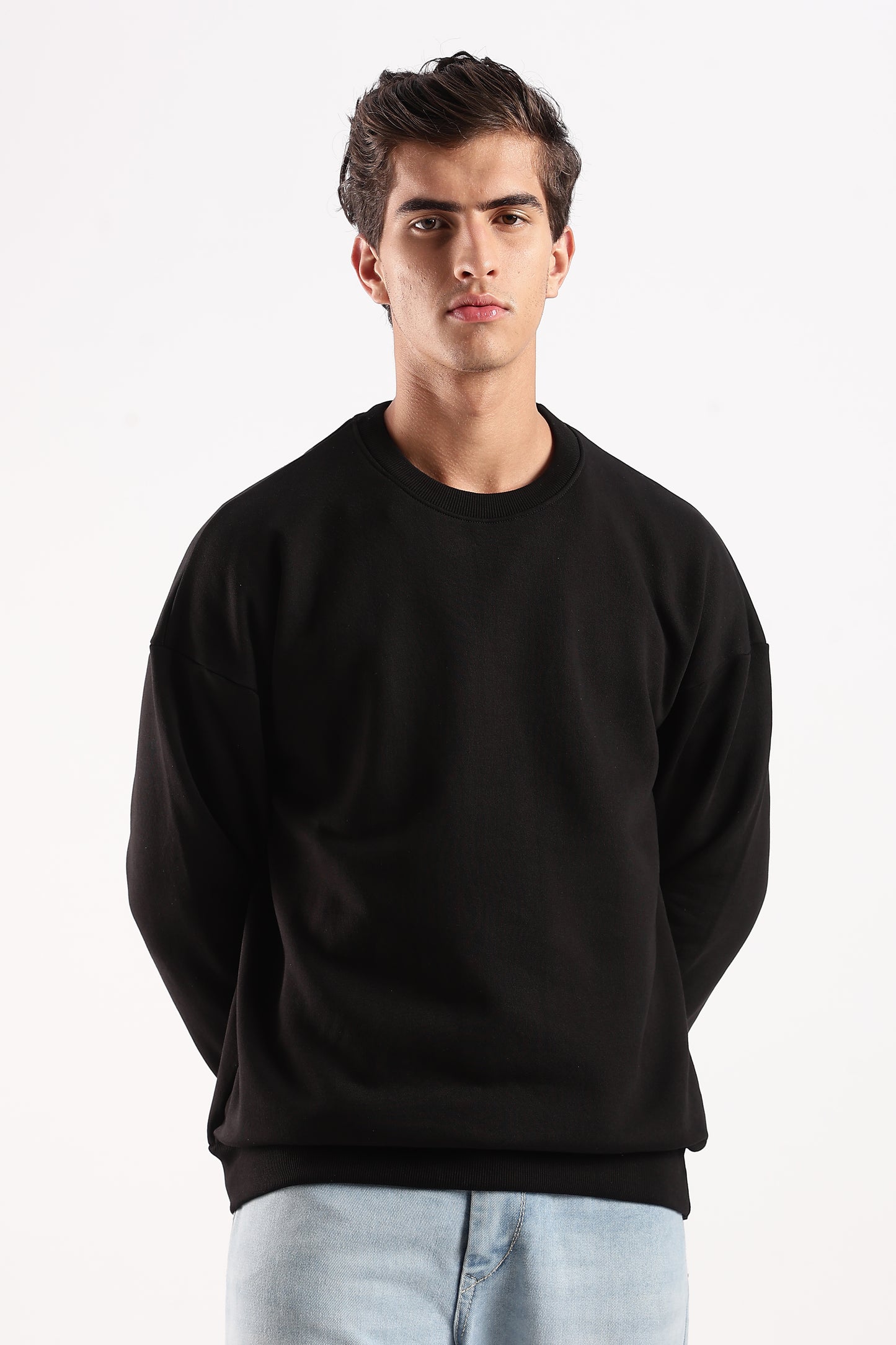 BLACK OVERSIZED SWEATSHIRT