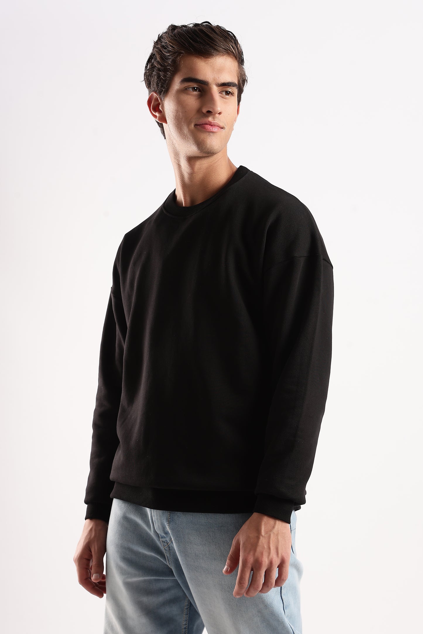 BLACK OVERSIZED SWEATSHIRT