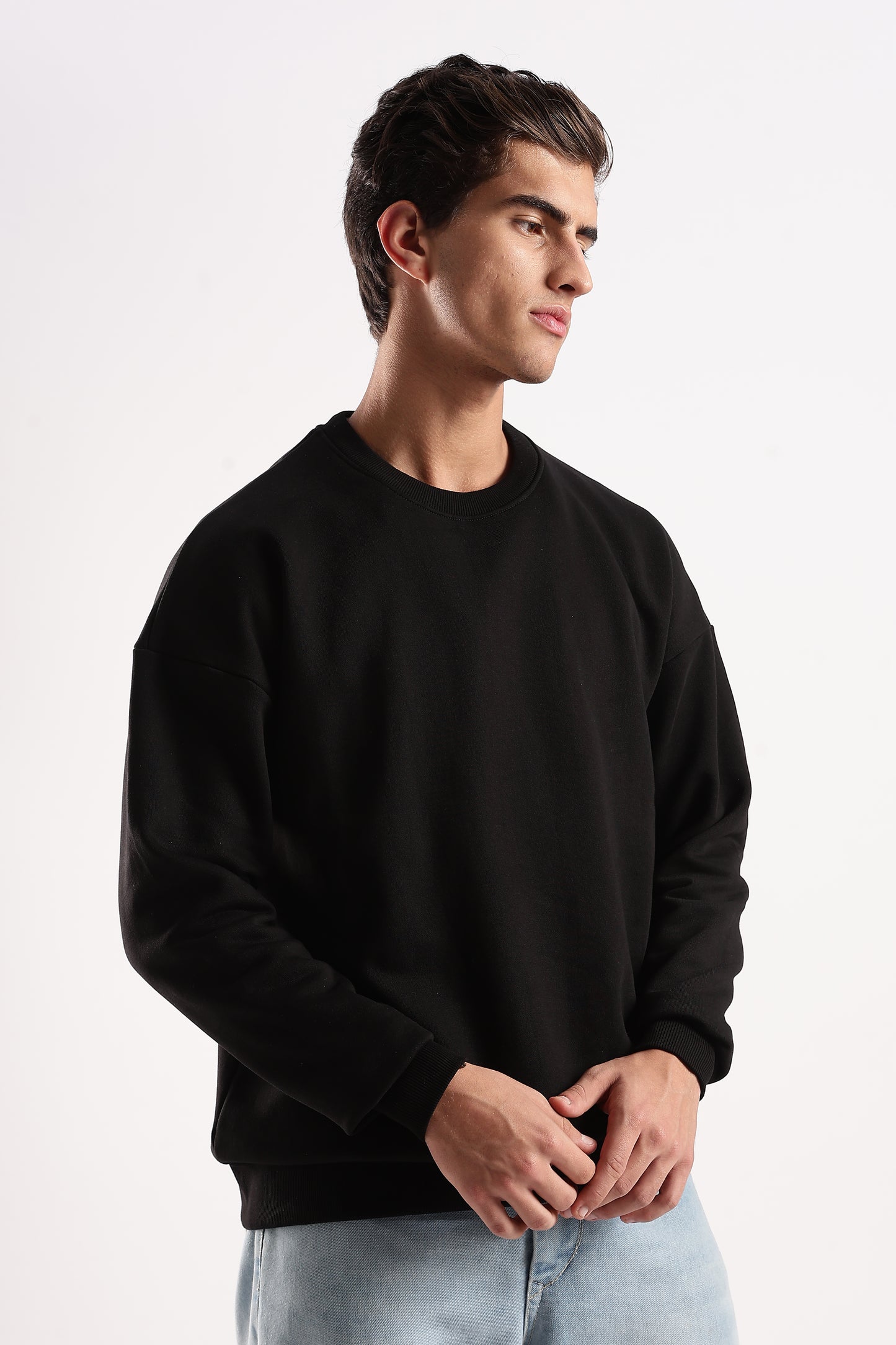 BLACK OVERSIZED SWEATSHIRT