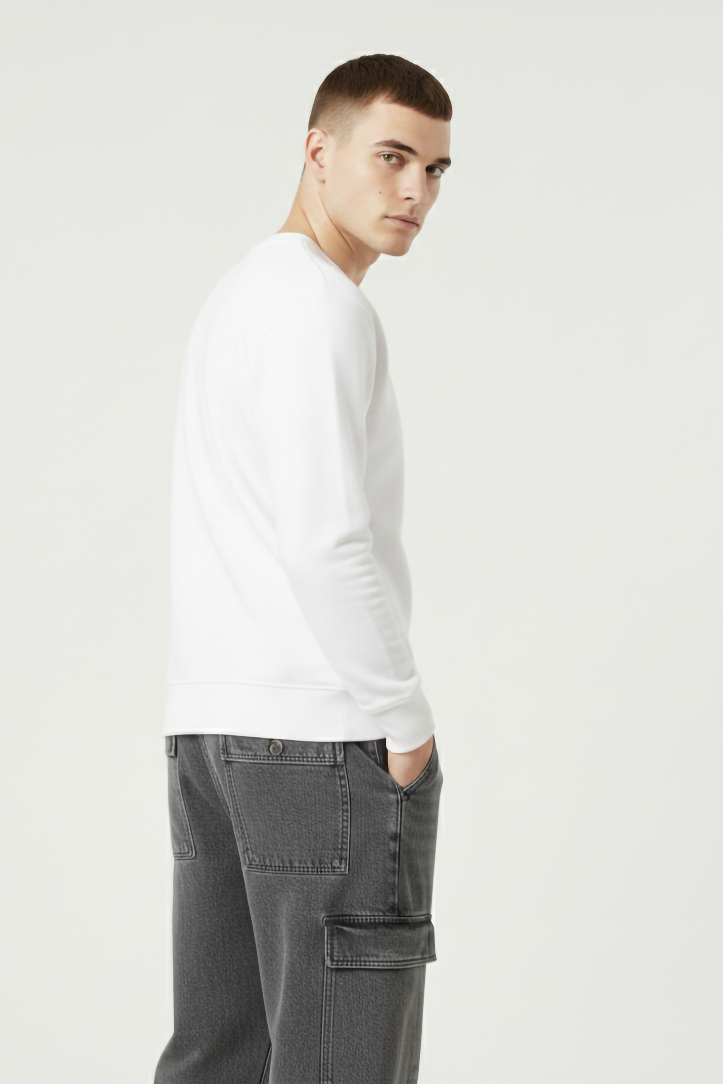 WHITE OVERSIZED SWEATSHIRT