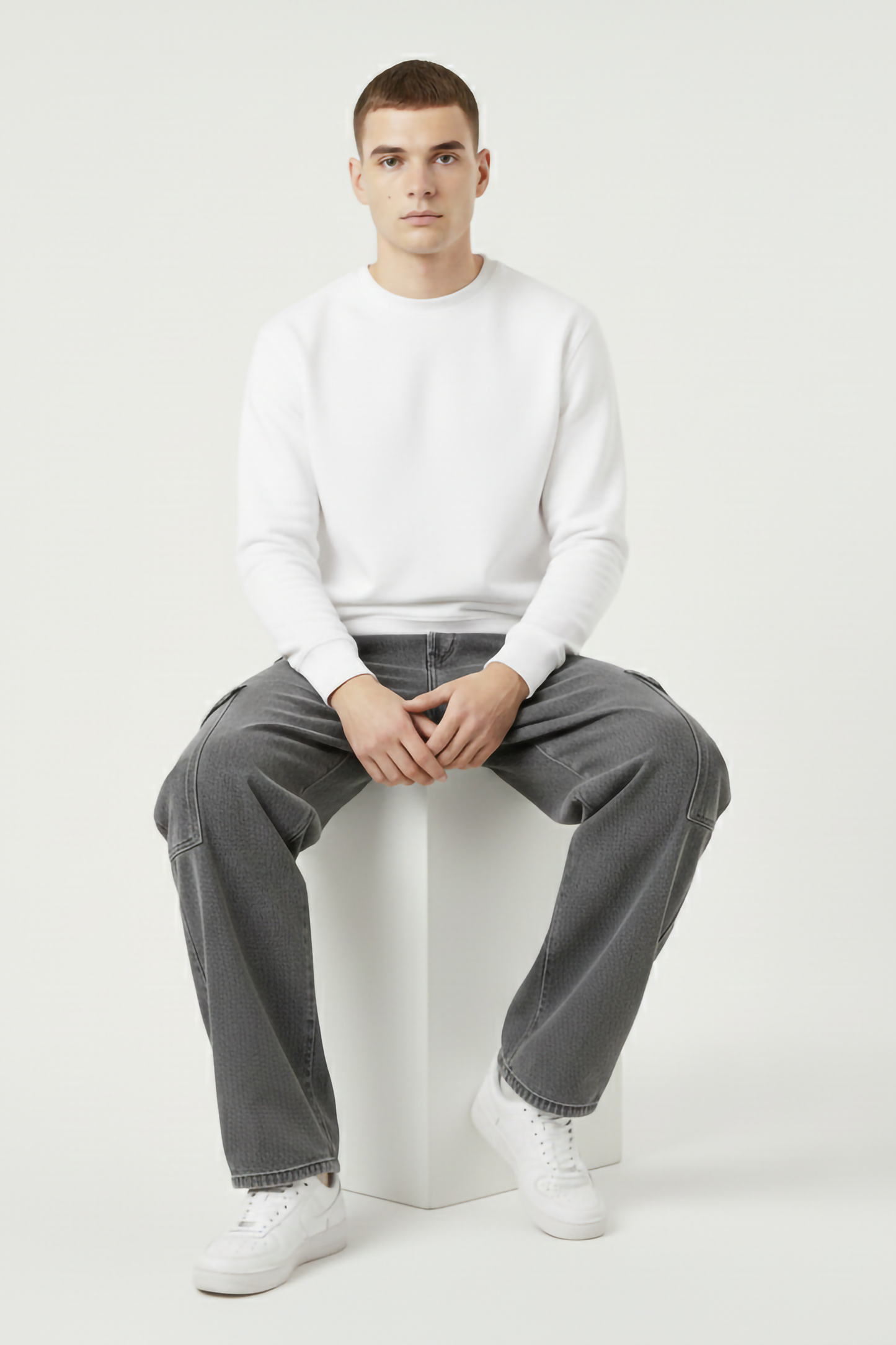 WHITE OVERSIZED SWEATSHIRT