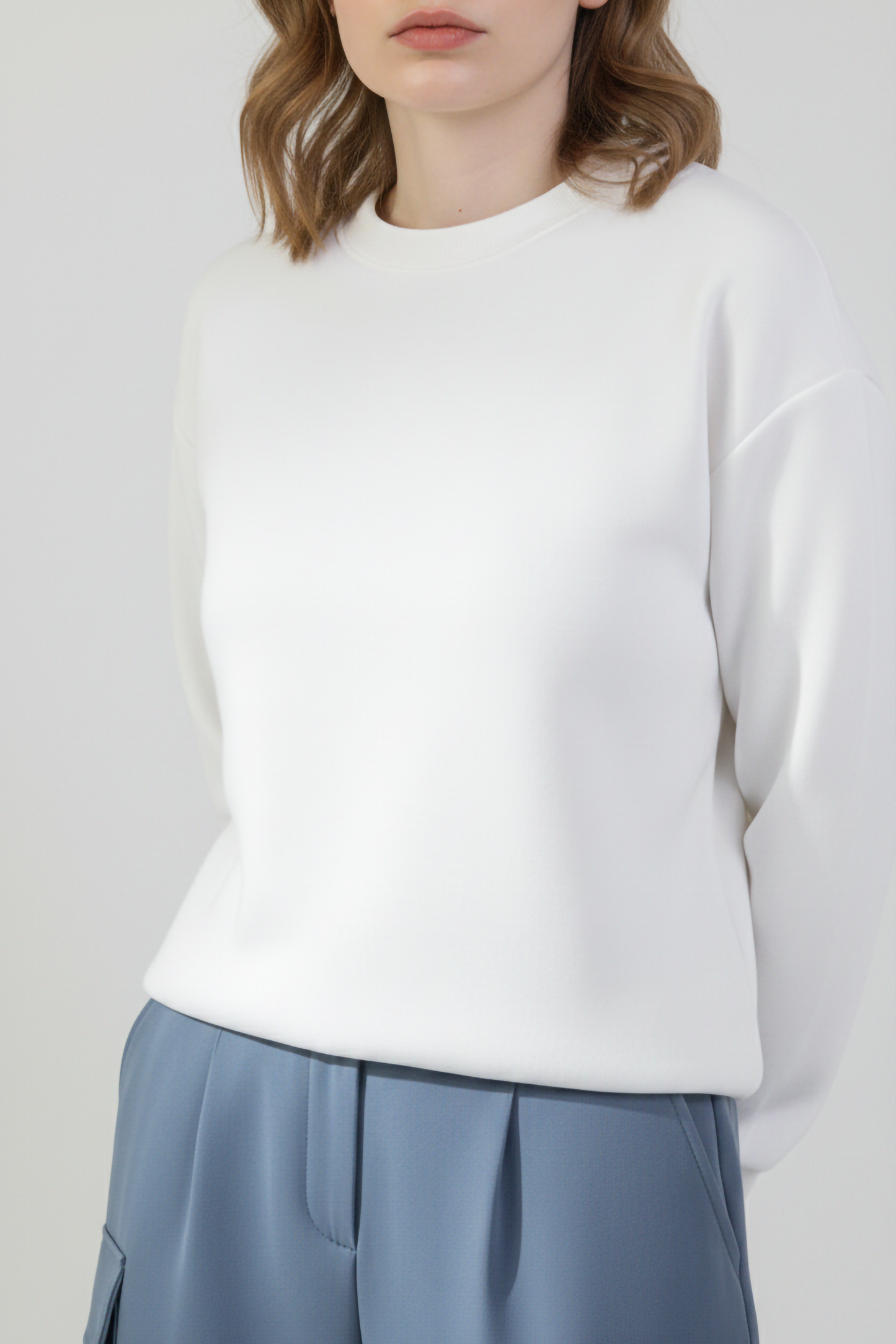 WHITE OVERSIZED SWEATSHIRT