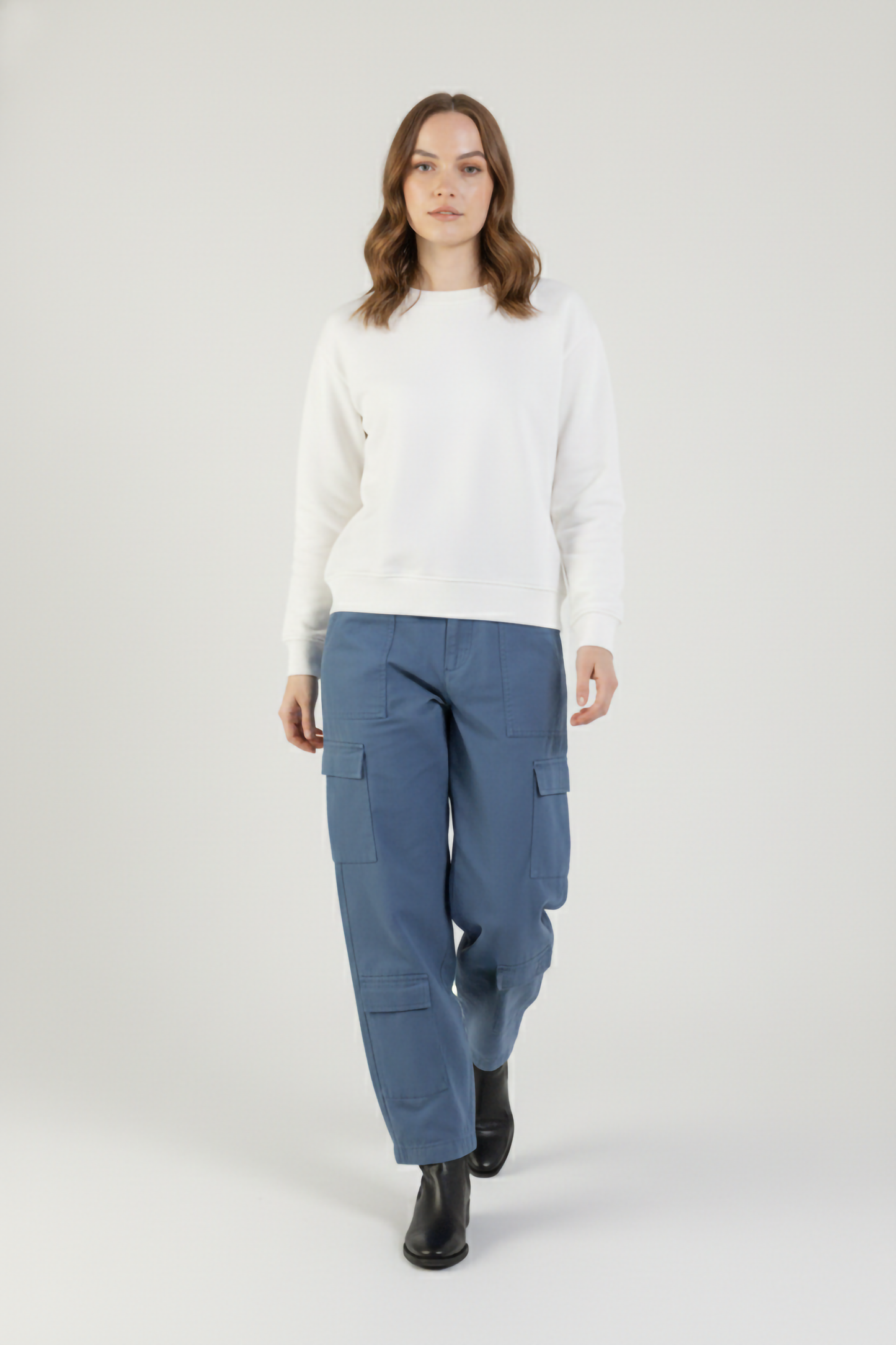 WHITE OVERSIZED SWEATSHIRT