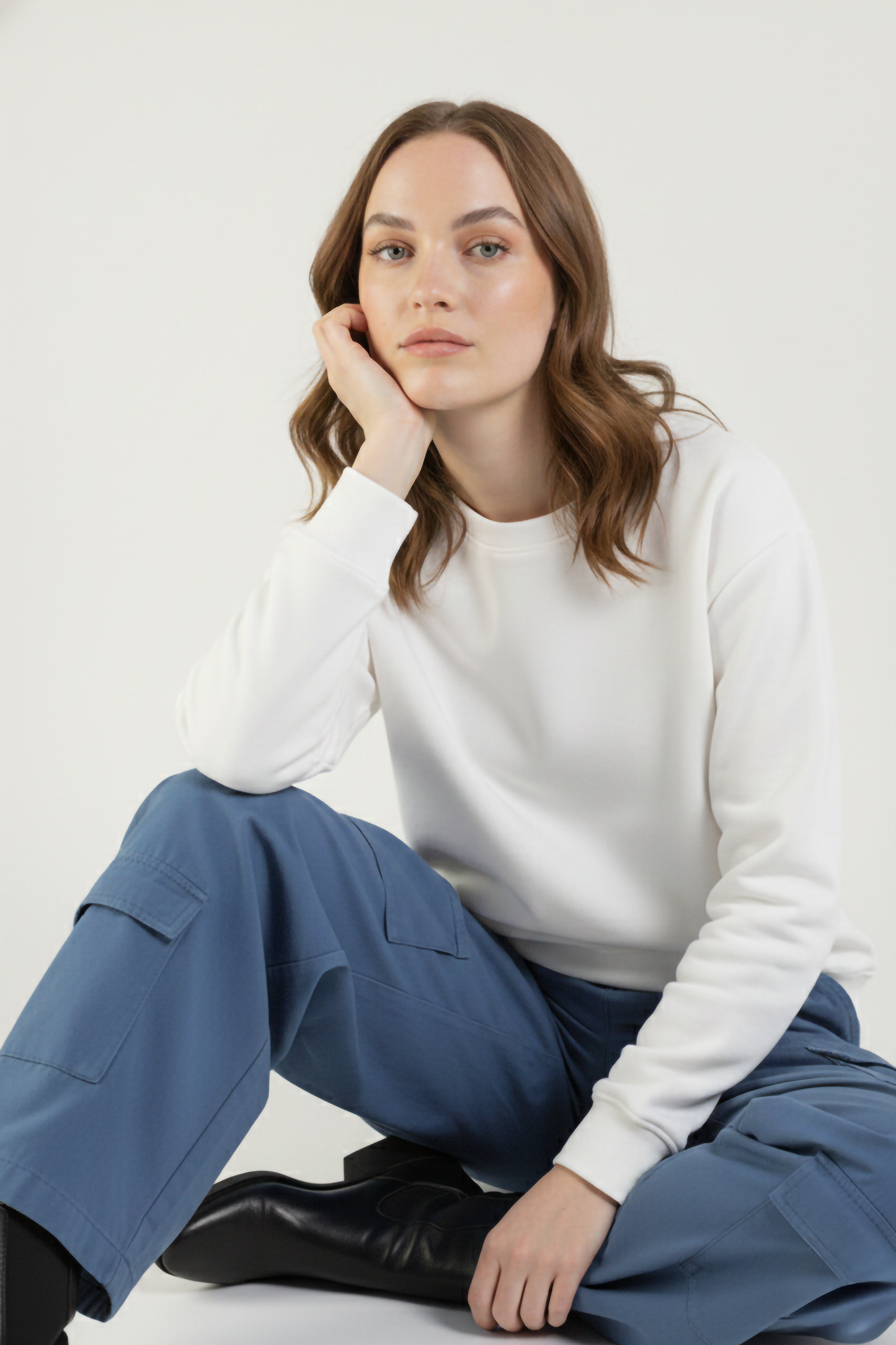 WHITE OVERSIZED SWEATSHIRT