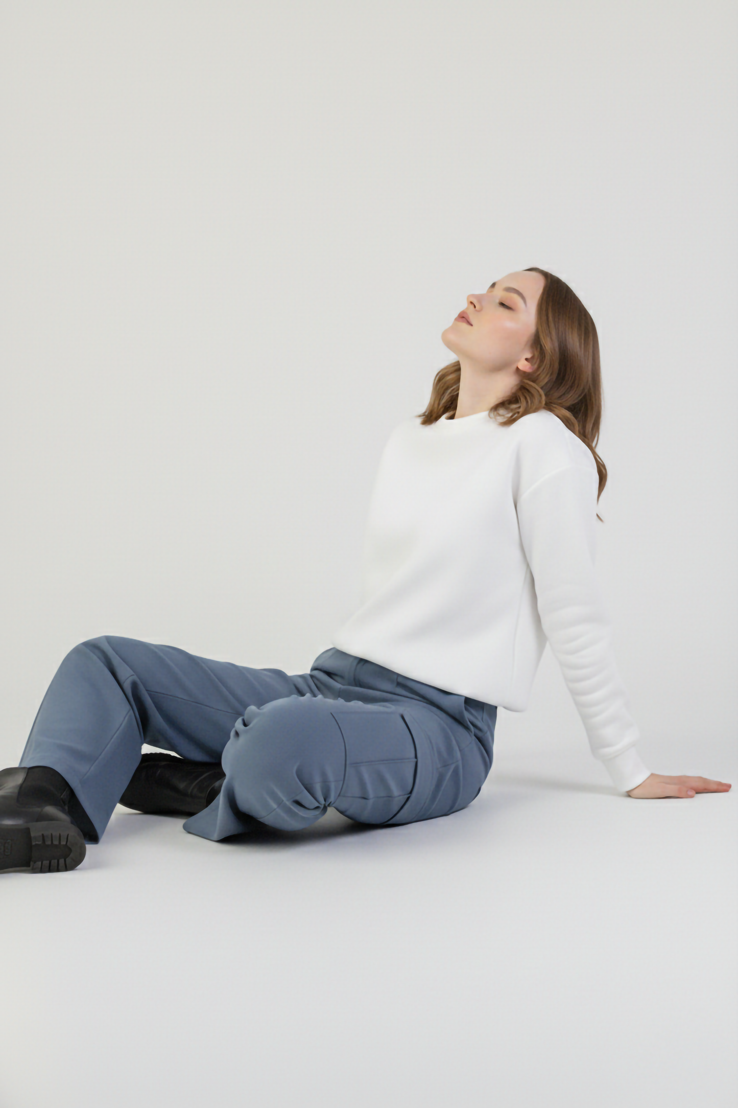 WHITE OVERSIZED SWEATSHIRT