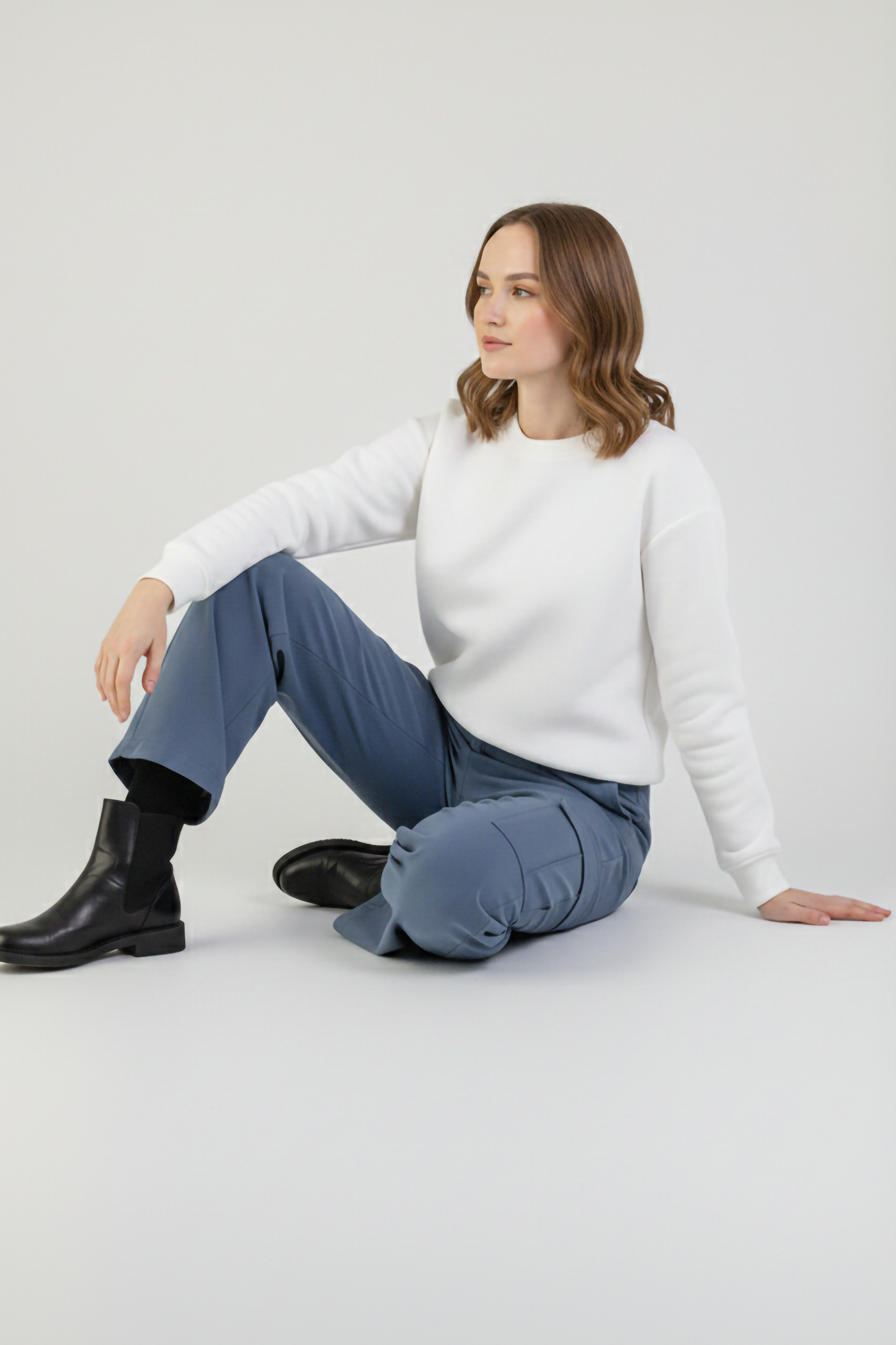 WHITE OVERSIZED SWEATSHIRT