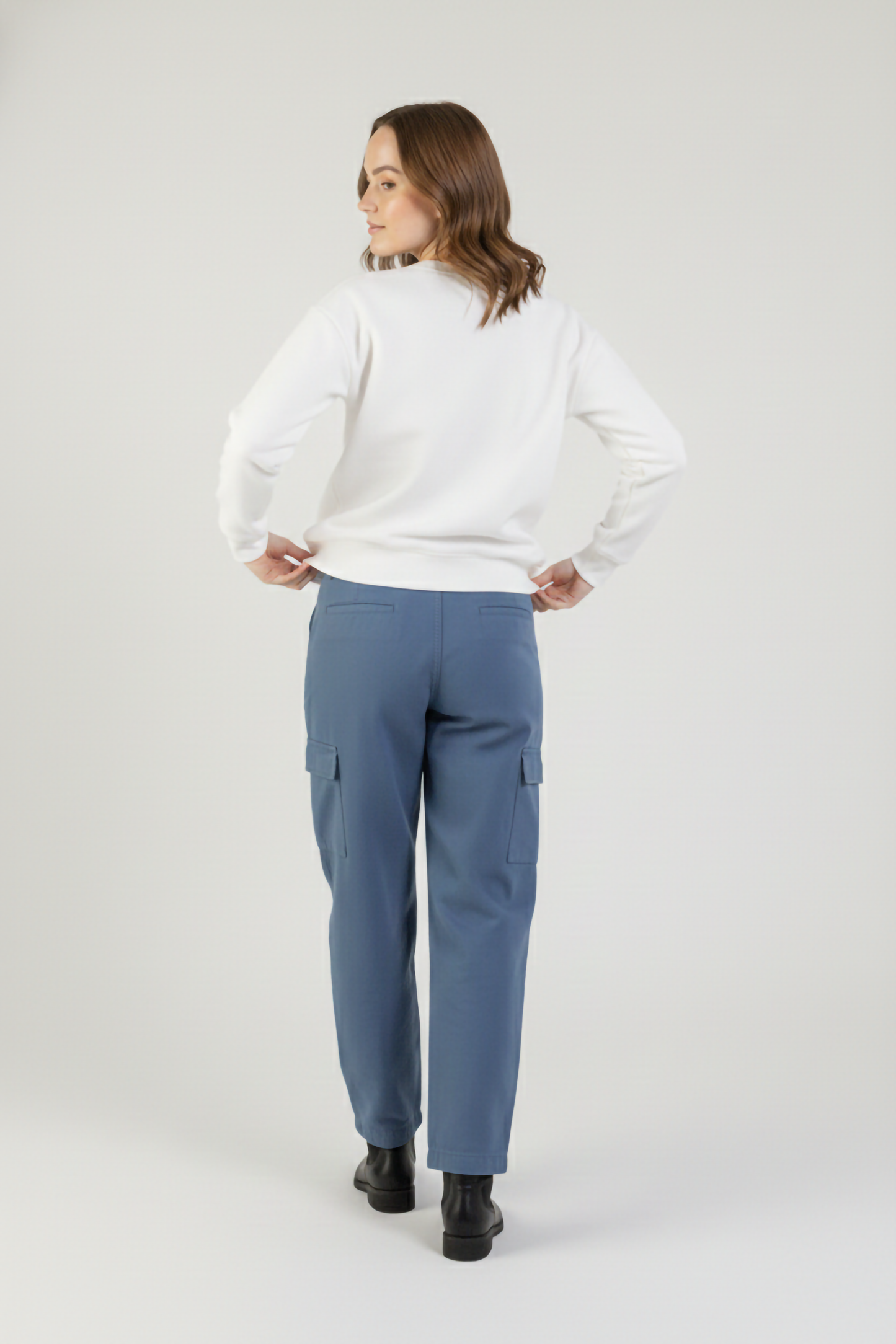 WHITE OVERSIZED SWEATSHIRT