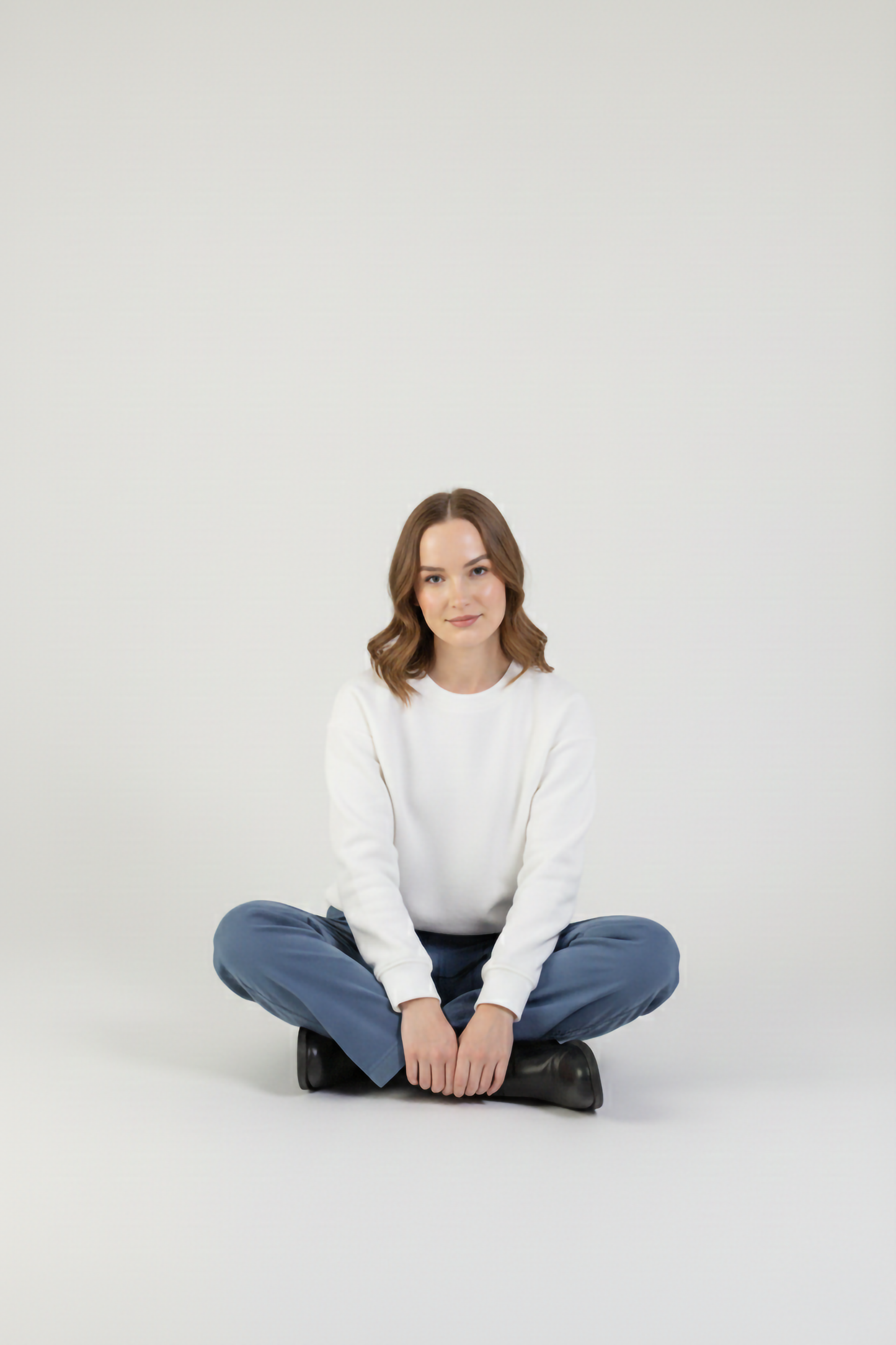 WHITE OVERSIZED SWEATSHIRT