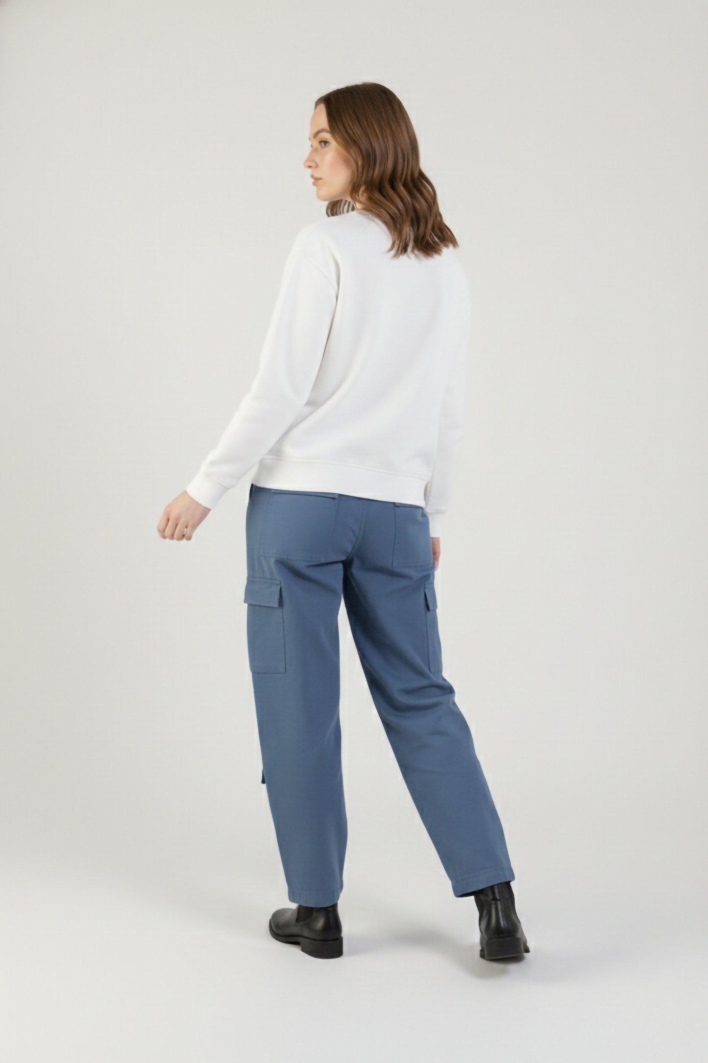 WHITE OVERSIZED SWEATSHIRT